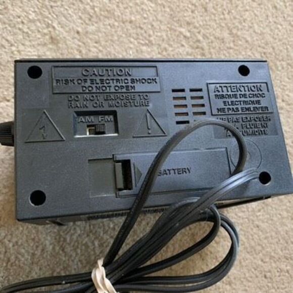 General Electric Model No. 7-4601A Clock Radio *Tested* - Picture 4 of 9